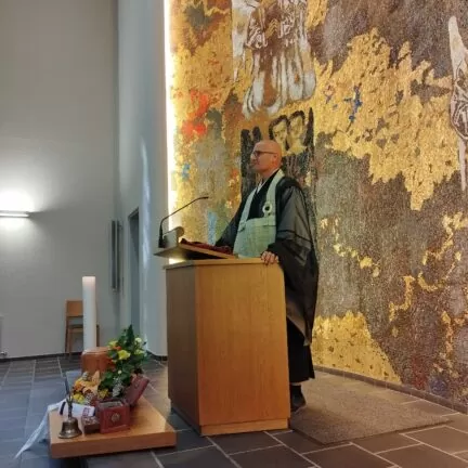 Grabredner mit Trauerredner - Zen Vater Meister Reding