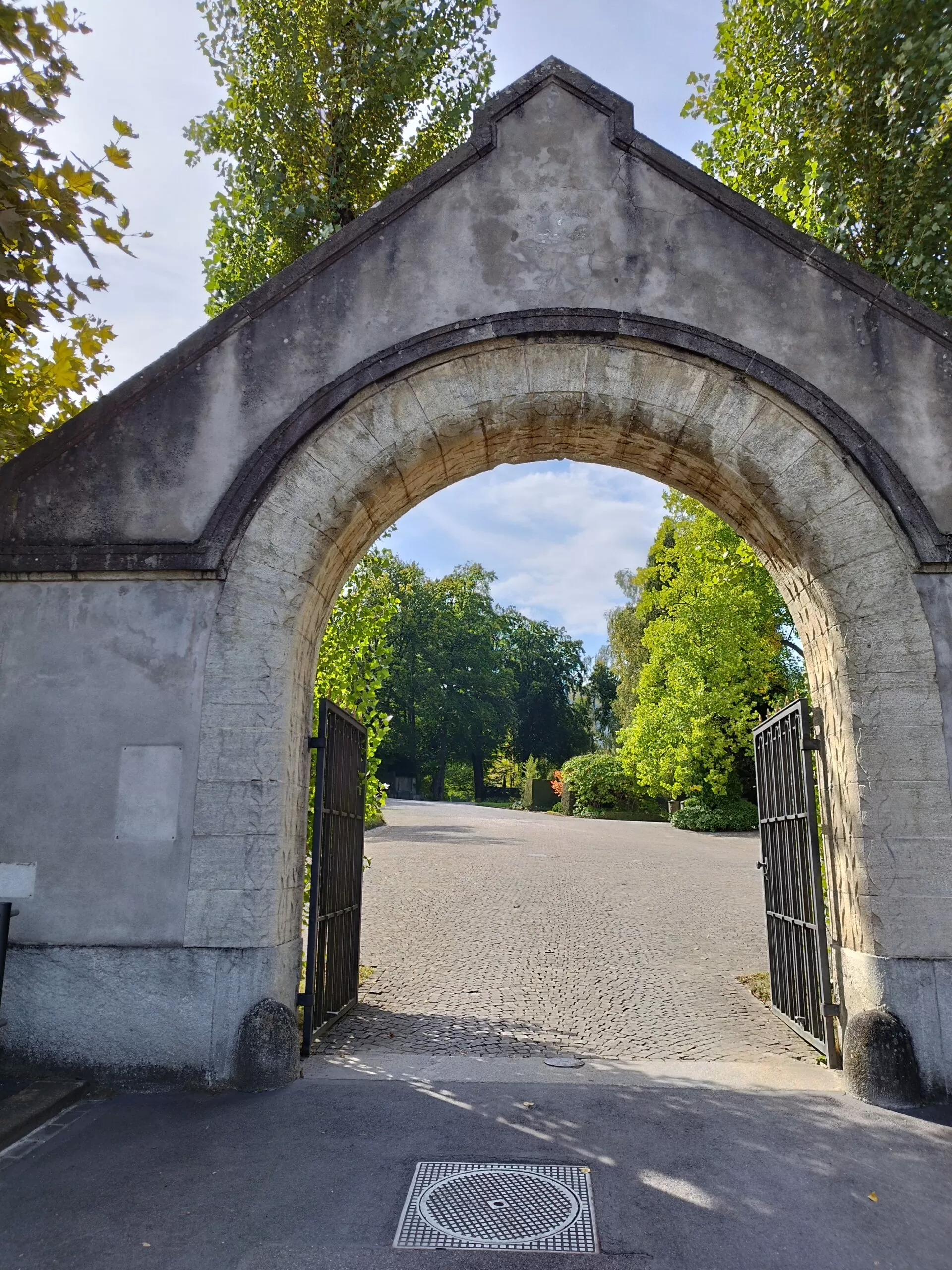 Bestattungsredner - Stadt Zürich - Trauerredner Zen Vater Meister Reding
