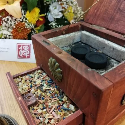 Phönix Ritual bei der Beerdigung - Weihrauch und Sandelholz