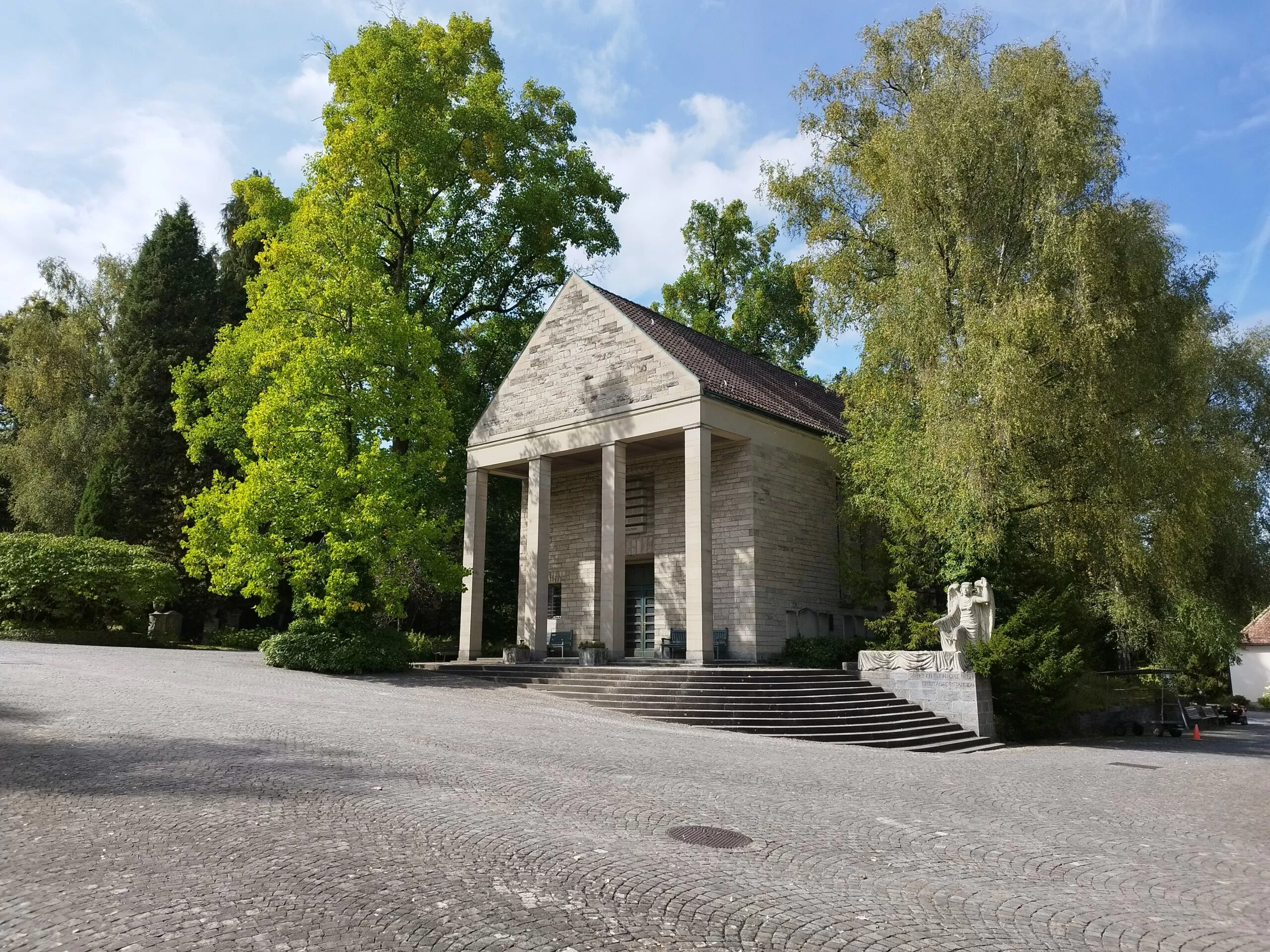Bestattungsredner - Stadt Zürich - Trauerredner Zen Vater Meister Reding