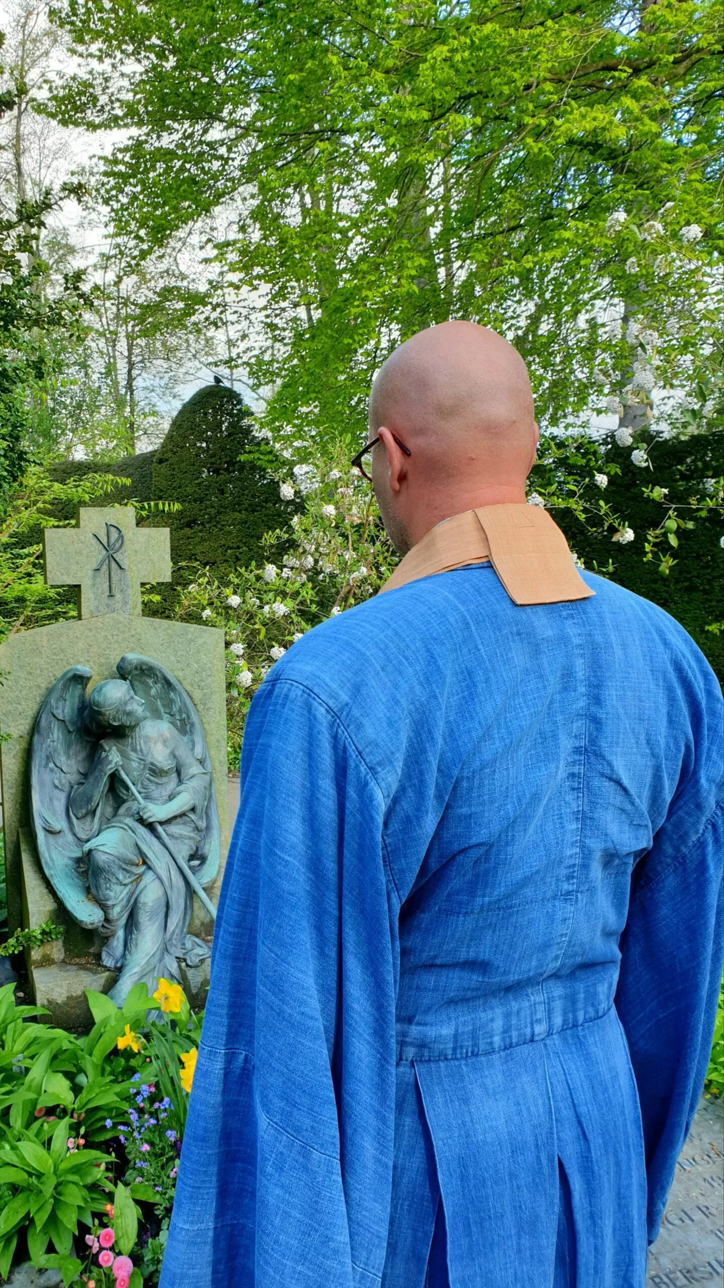 Alternatives Begräbnis mit Trauerredner Zen Vater Meister Reding