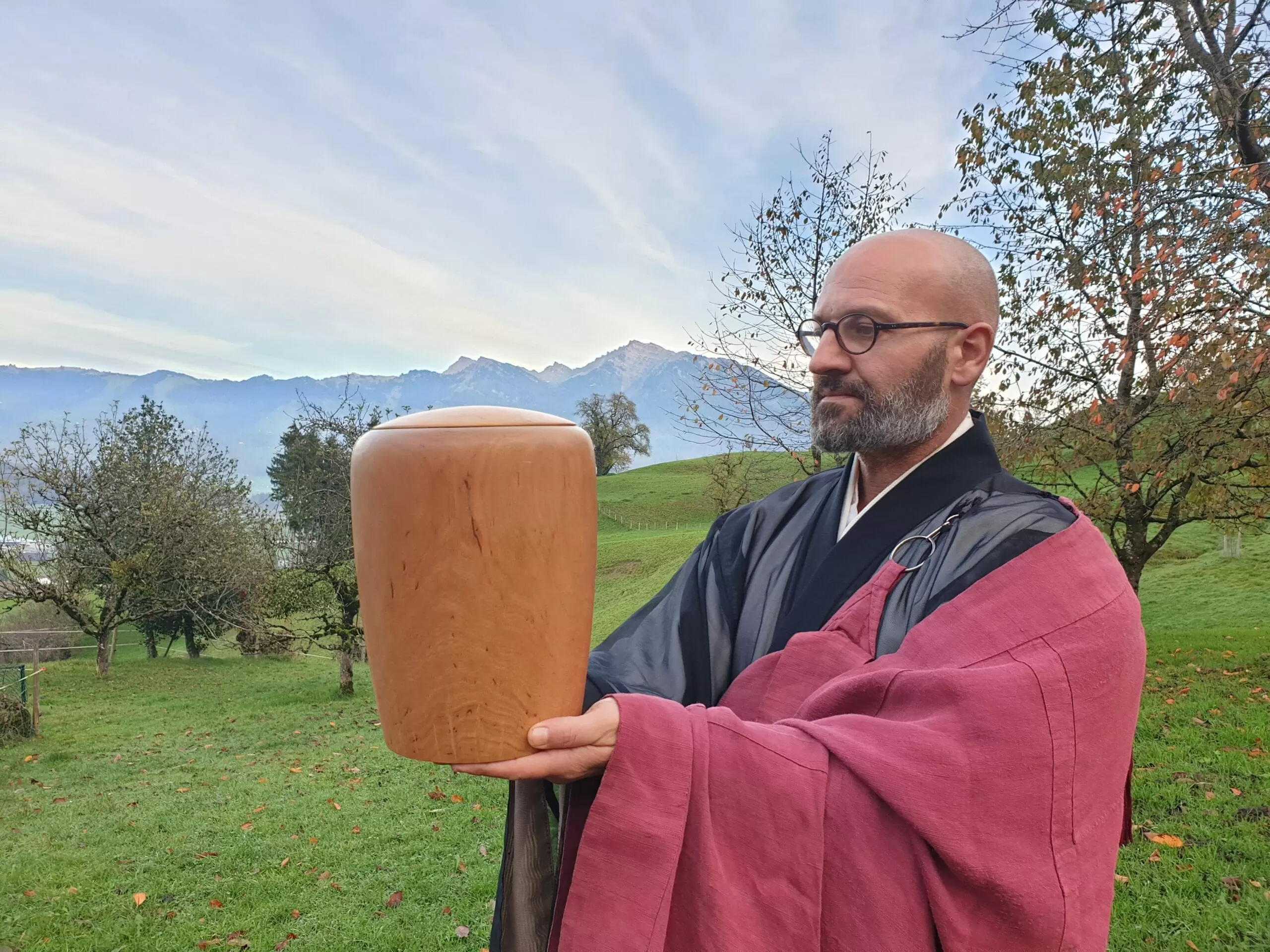 Trauergottesdienst - Würdevoll Abschiednehmen mit Vater Reding - Zen Meister
