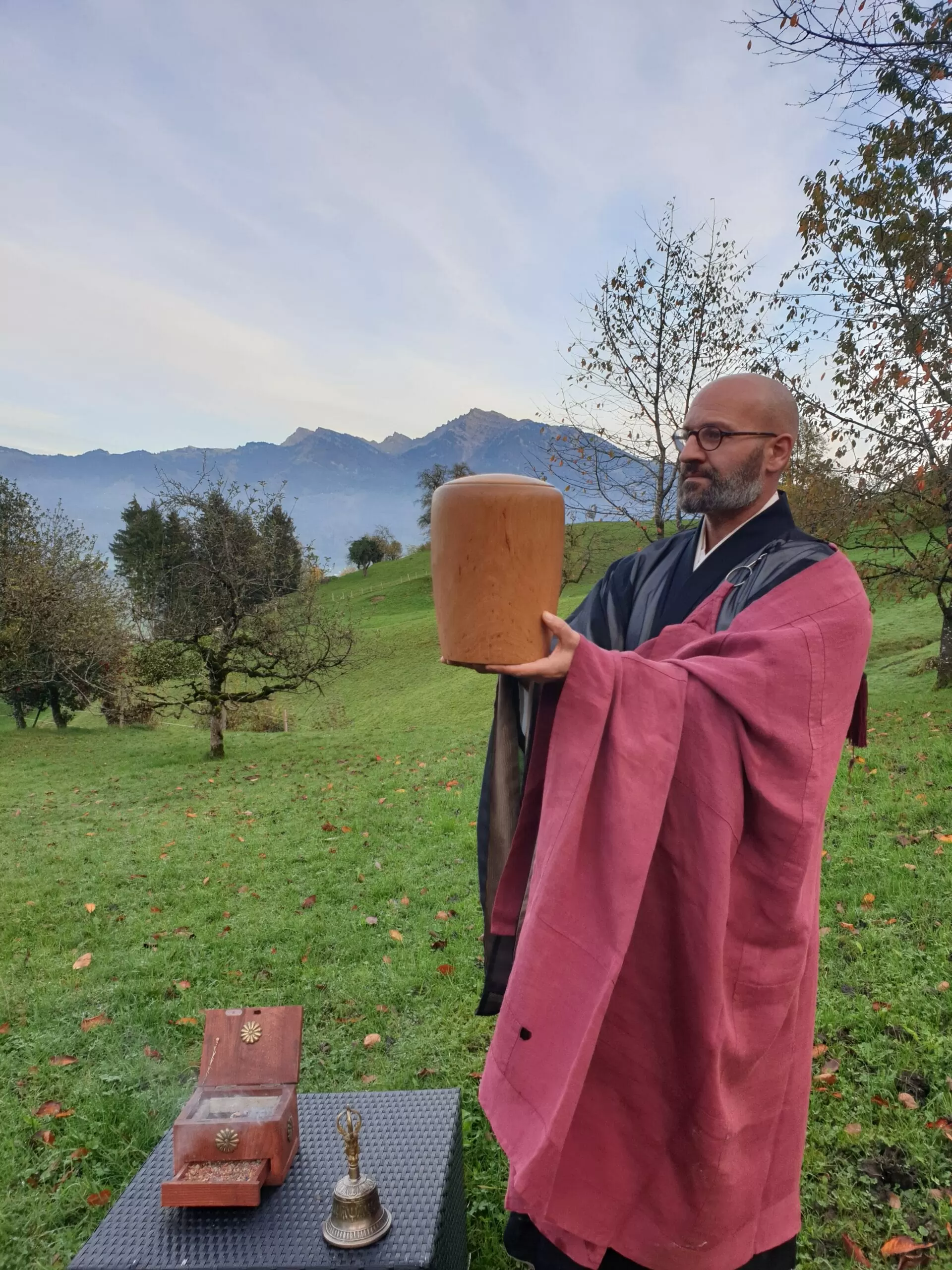 Beisetzung im Friedwald - Abschiedsfeier mit Bestattungsredner Zen Meister Reding