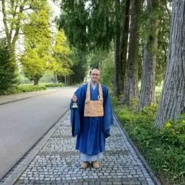 Beisetzung im engsten Familienkreis mit Trauerredner Zen Vater Meister Reding