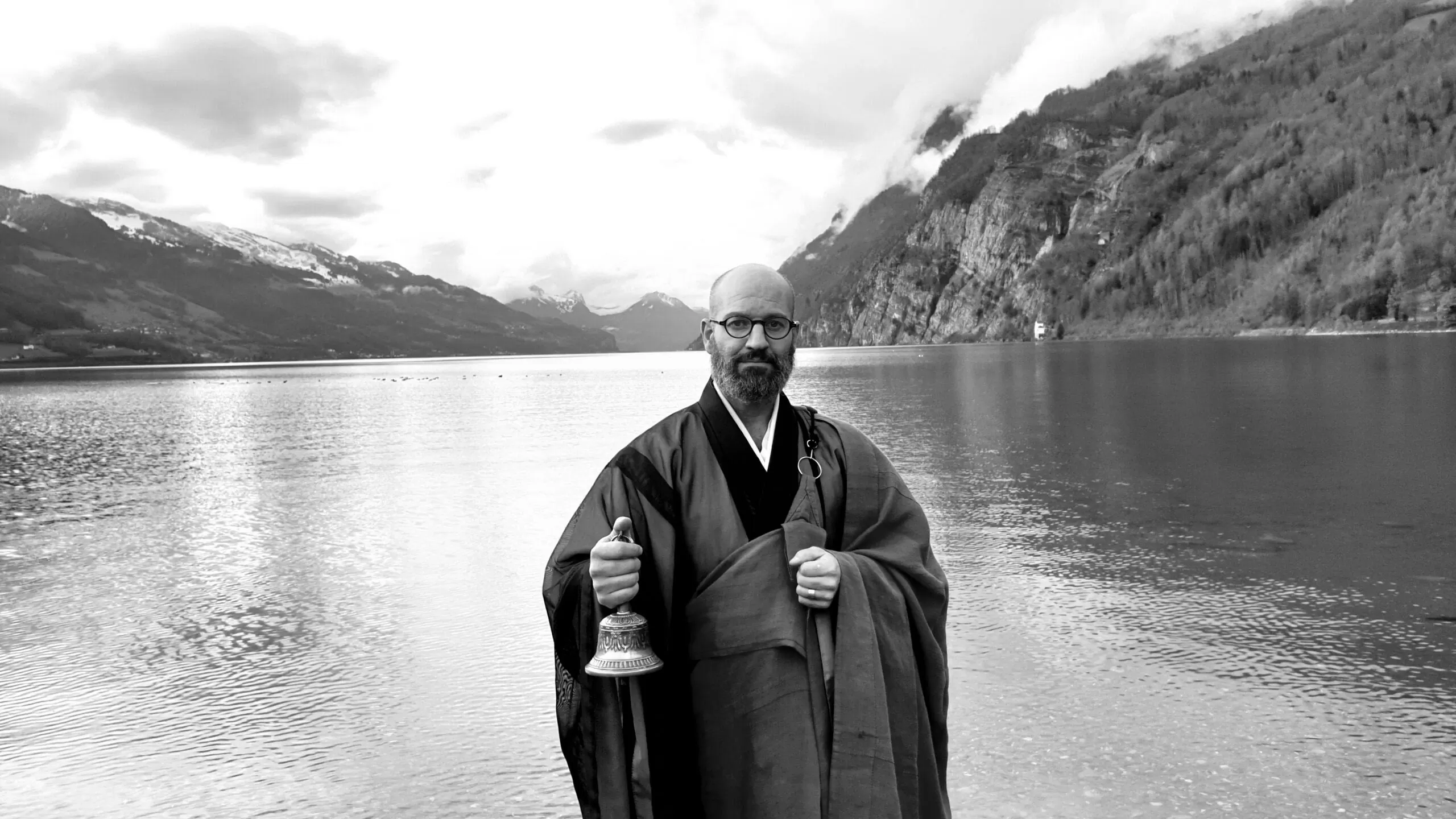 Asche verstreuen Walensee - Ostschweiz - Trauerredner Zen Vater Meister Reding