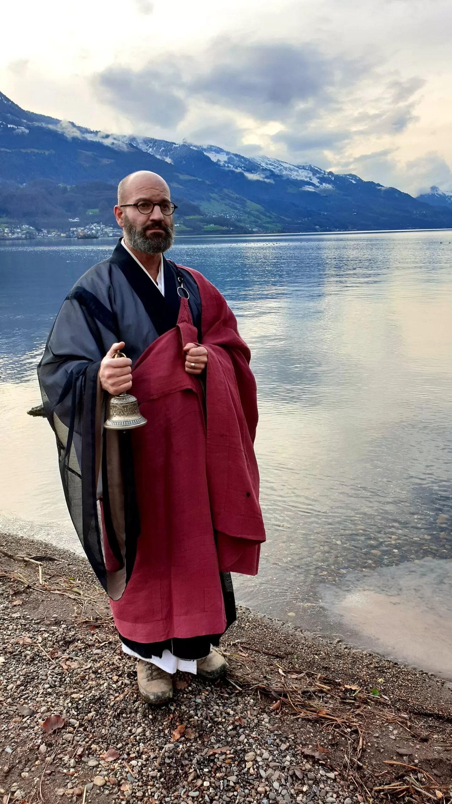 Asche verstreuen Walensee - Ostschweiz - Trauerredner Zen Vater Meister Reding