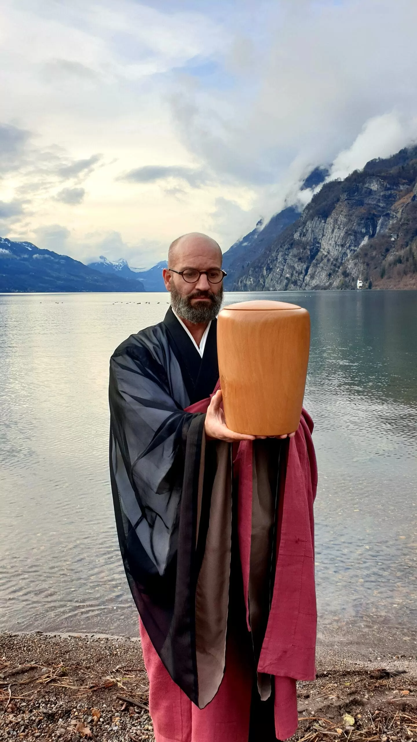 Asche verstreuen Walensee - Ostschweiz - Trauerredner Zen Vater Meister Reding