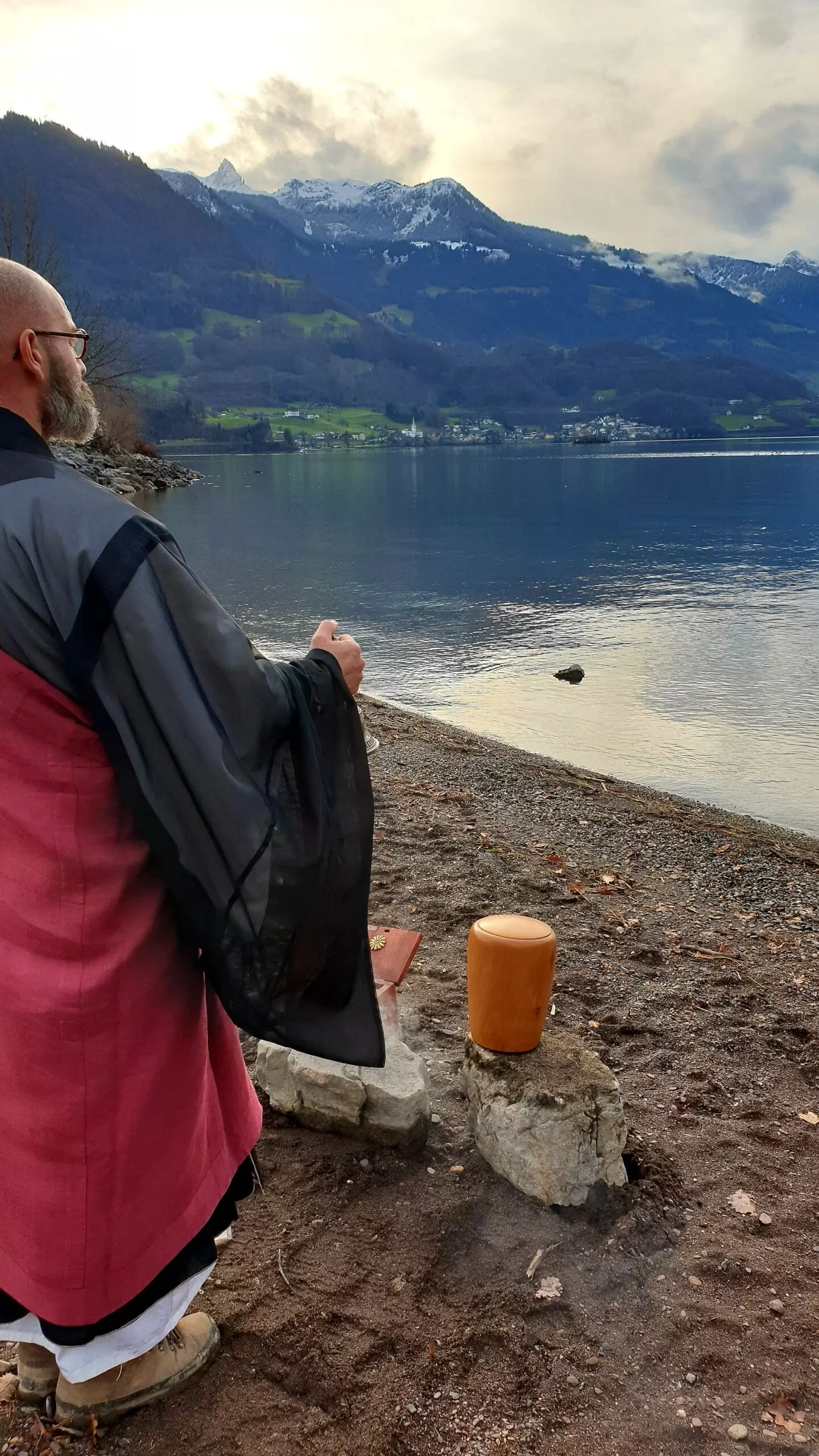 Asche verstreuen Walensee - Ostschweiz - Trauerredner Zen Vater Meister Reding