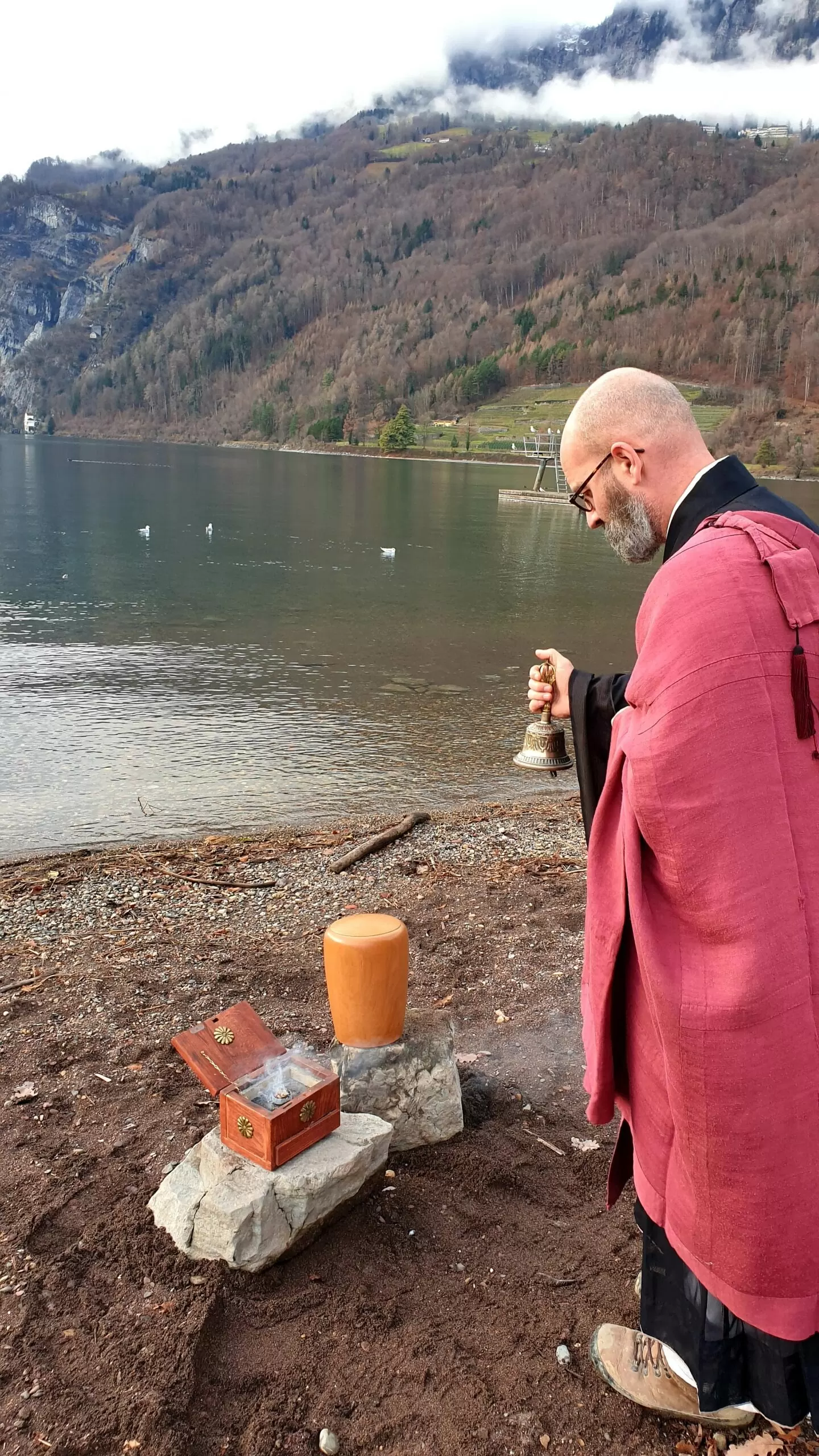 Zeremonielle Bestattung mit Abschiedsredner - Zen Vater Meister Reding