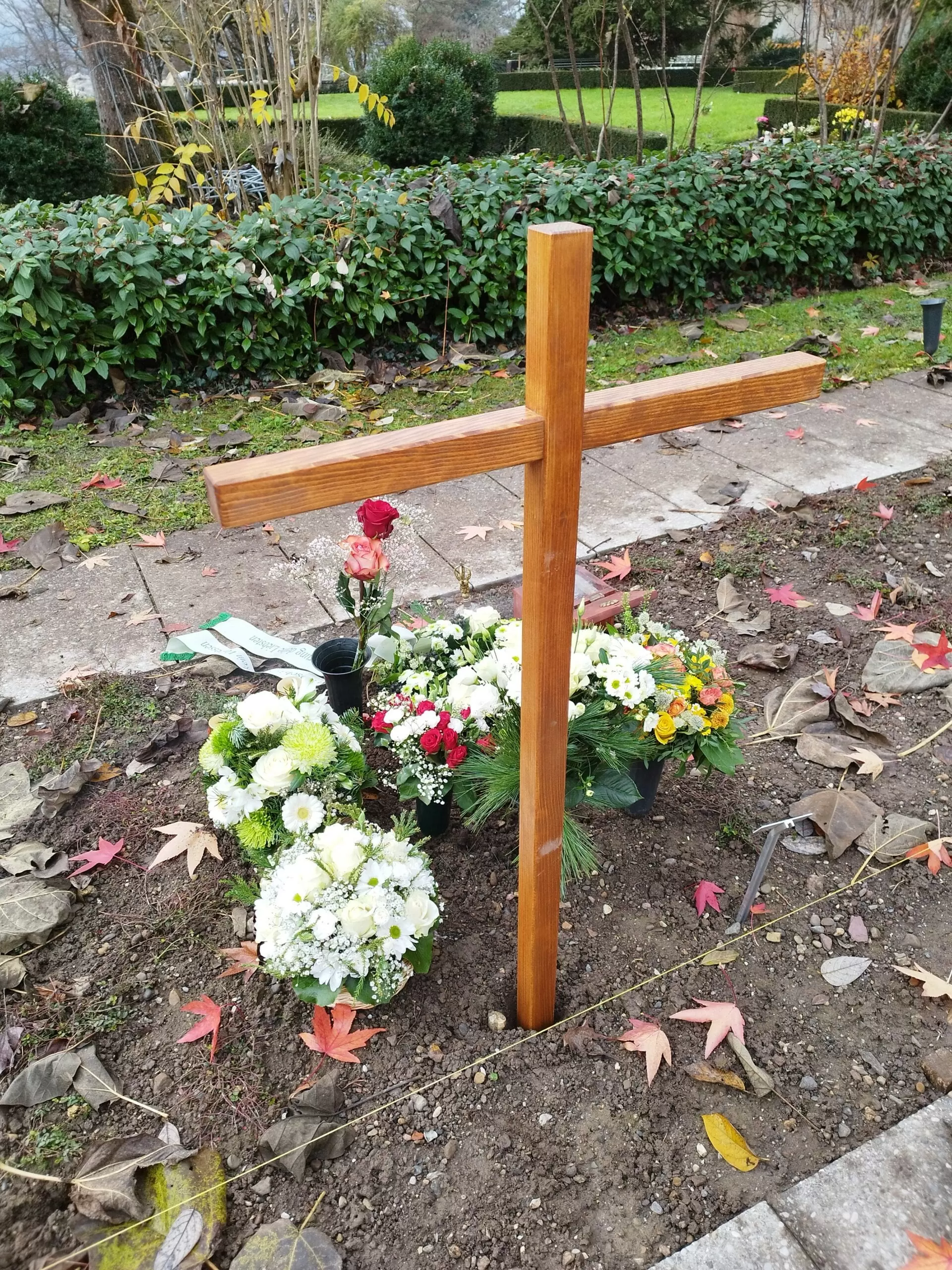 Trauerfeier in der Stadt Zürich - Friedhof Hönggerberg mit Trauerredner - Zen Meister Vater Reding