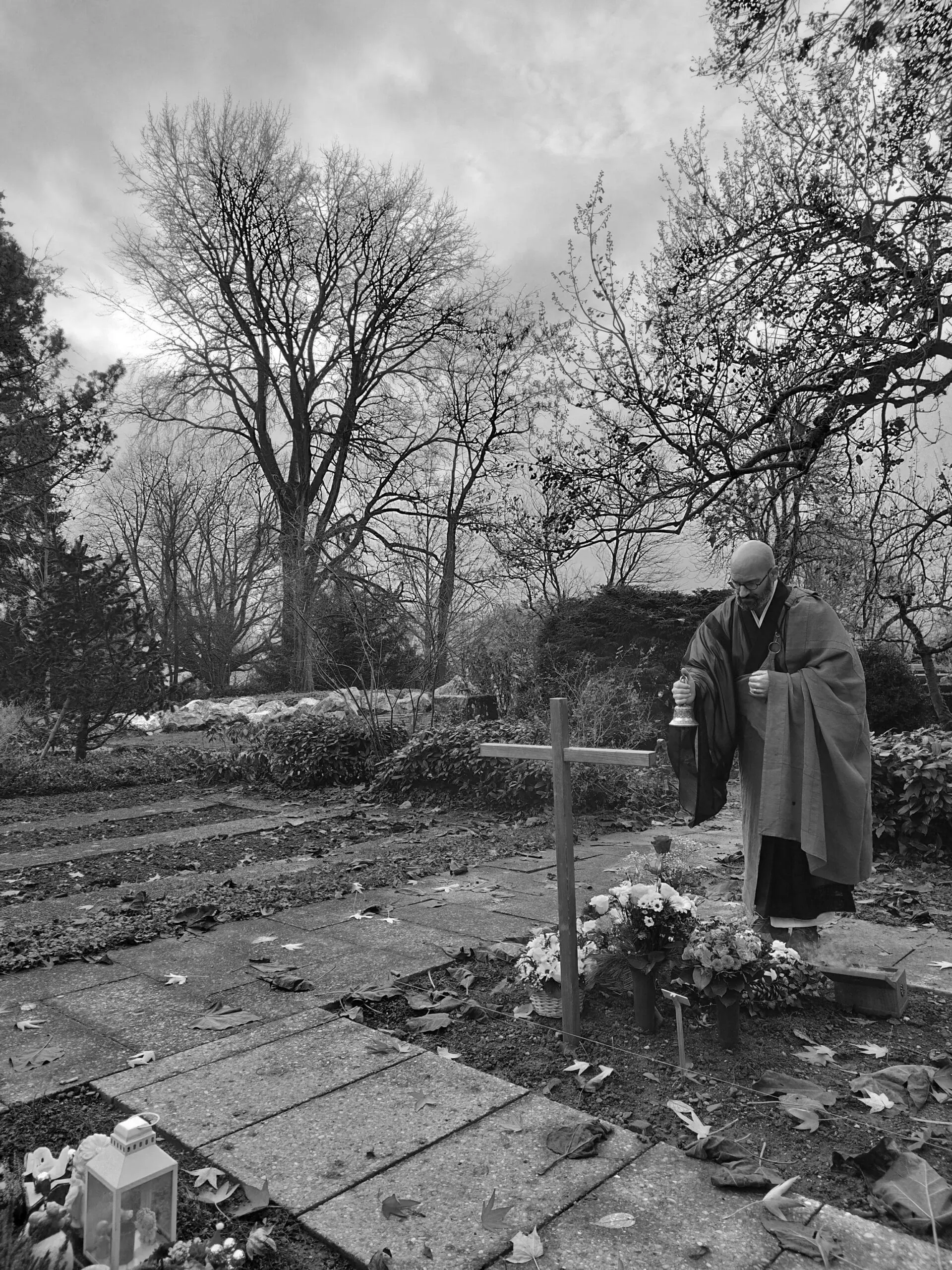 Trauerfeier in der Stadt Zürich - Friedhof Hönggerberg mit Trauerredner - Zen Meister Vater Reding