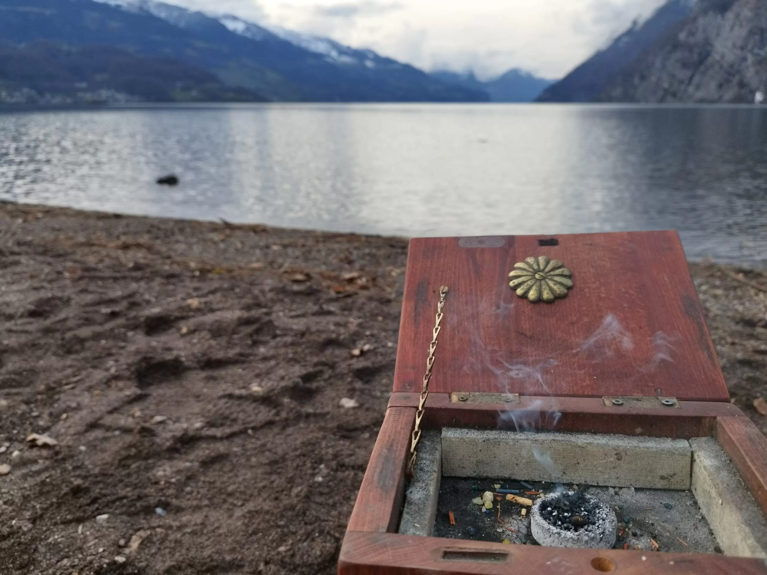 Asche verstreuen Walensee - Ostschweiz - Trauerredner Zen Vater Meister Reding