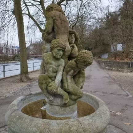 Asche verstreuen am Fluss - Limmat Baden - Trauerredner - Zen Meister Vater Reding