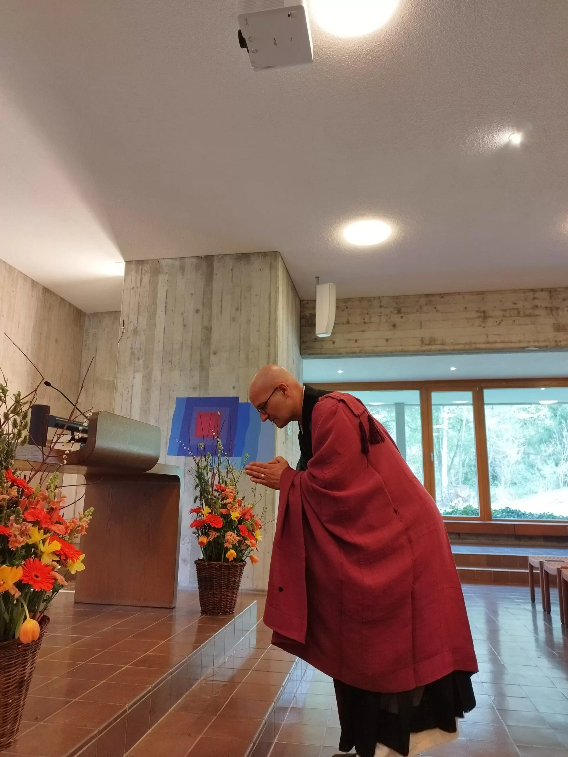 Trauerfeier in der Abdankungshalle mit Abschiedsredner Zen Meister Vater Reding