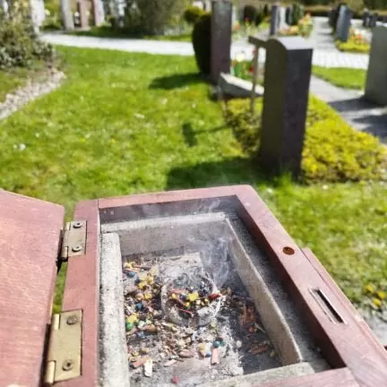 Abdankung mit Trauerredner Zen Vater Meister Reding