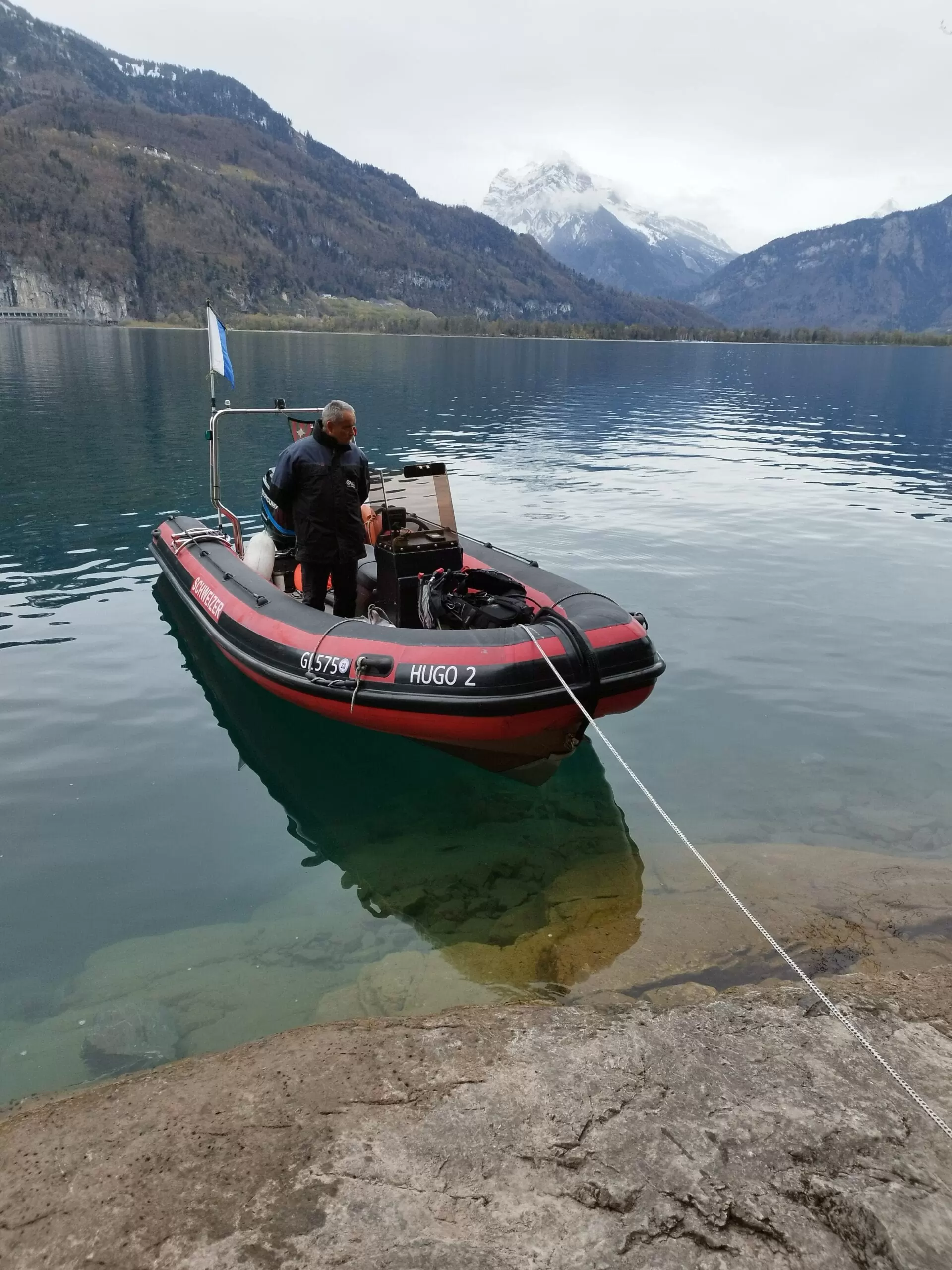 Berufstaucher Toni Bendel - Urne versenken im Walensee