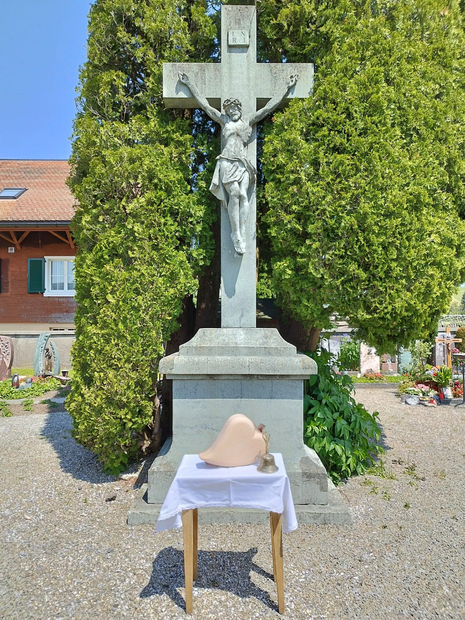 Bennau Einsiedeln Trauerredner und Abschiedsredner für die Beerdigung - Zen Vater Meister Reding