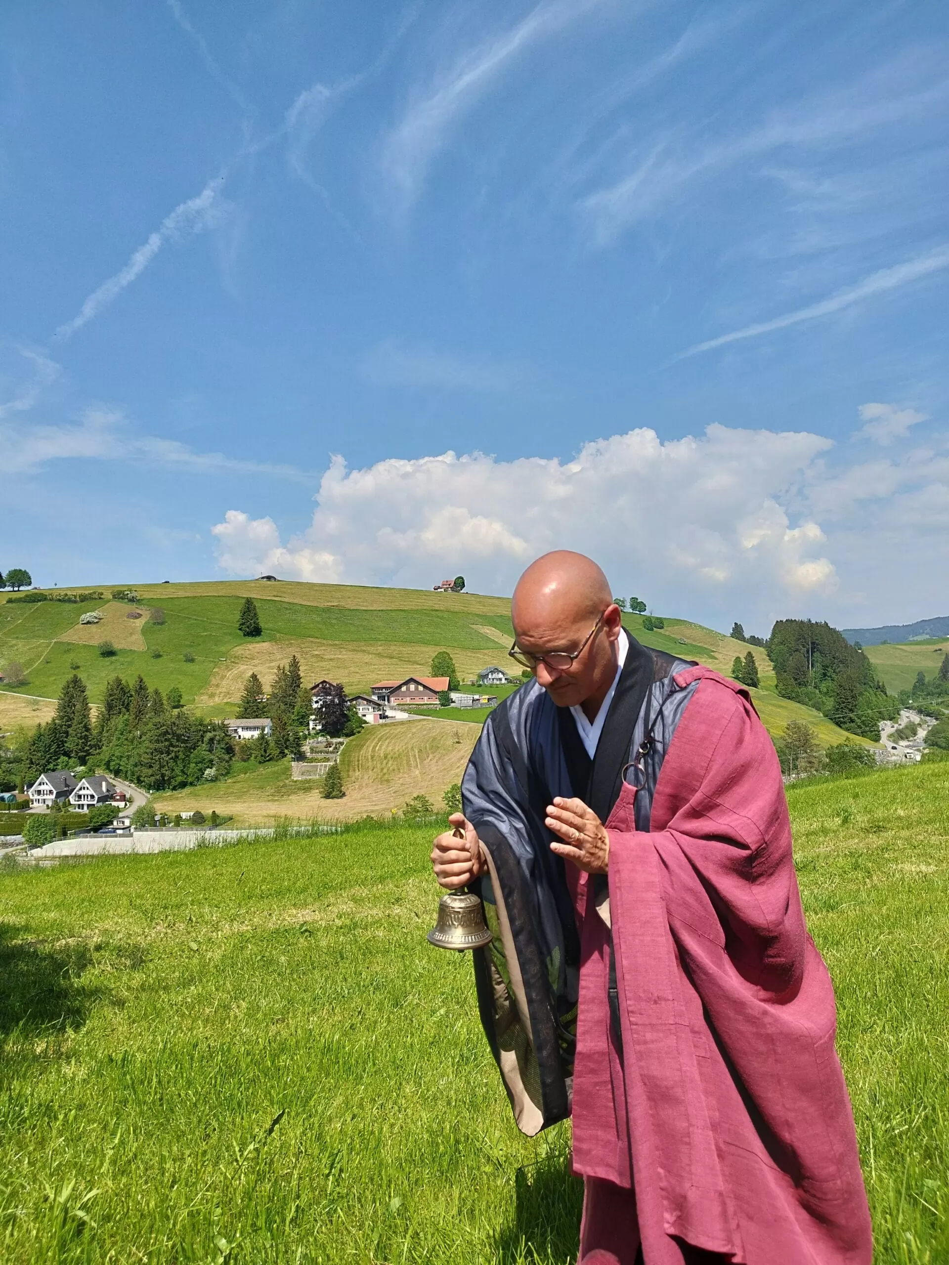 Bennau Einsiedeln Trauerredner und Abschiedsredner für die Beerdigung - Zen Meister Vater Reding